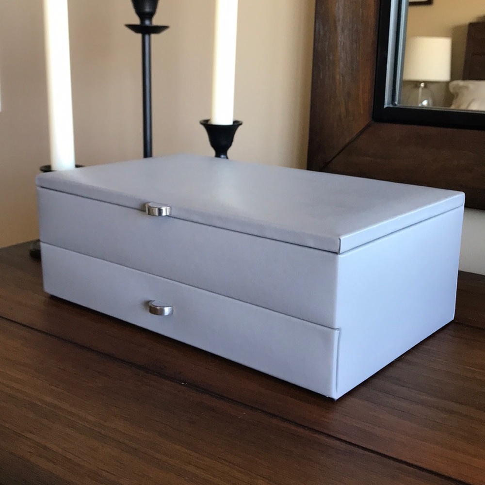 NWT Jewelry Organizer